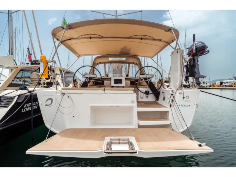 Charter a Dufour Dufour 390 in Arzon on Samboat