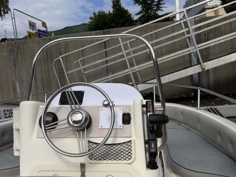 Motorboat to hire Aix-les-Bains at the best price