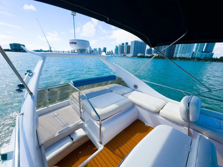 Hire Luxury Yacht with or without skipper Sunseeker Miami