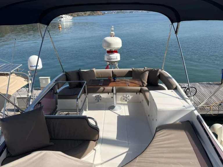 Hire Motorboat Numarine with a boat licence