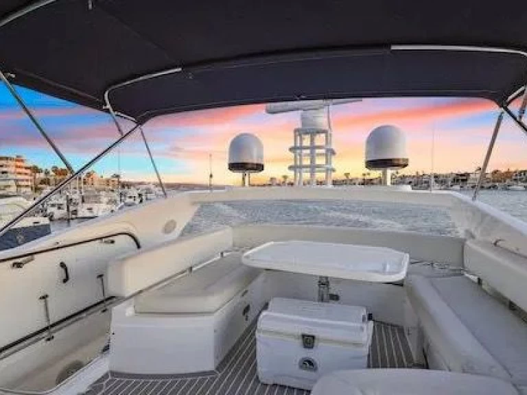 Charter a Sunseeker Manhattan 70 in Miami on Samboat