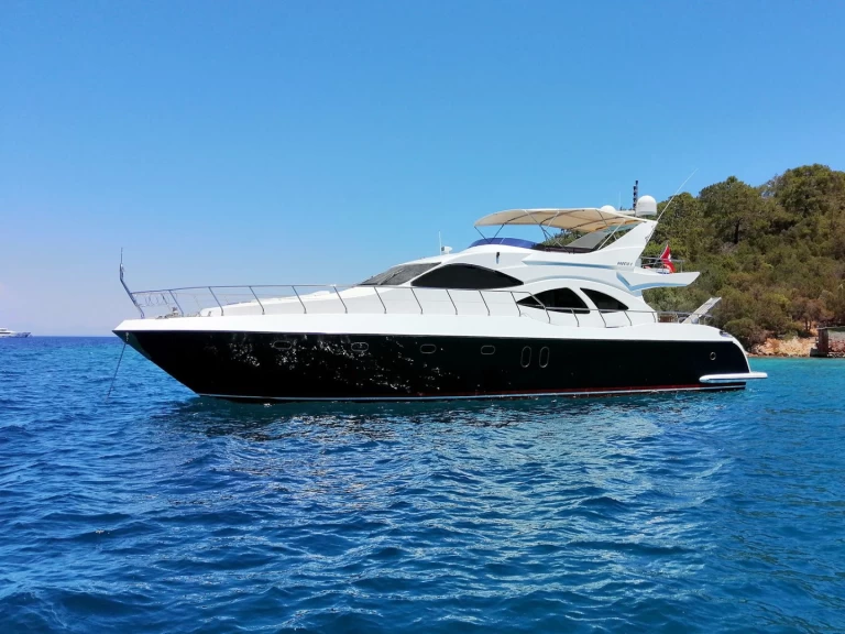 Charter a Azimuth Azimut luxury  in Beşiktaş on Samboat