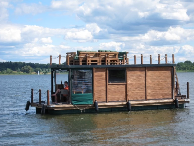 Charter a Floss D9-Style in Wesenberg on Samboat