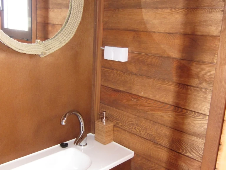 Hire a Floss D9-Style Wesenberg