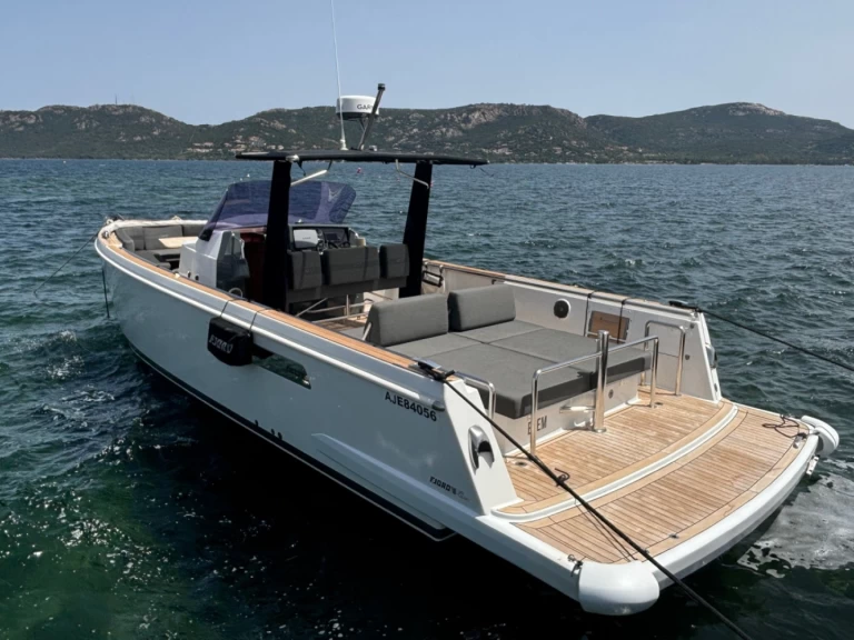Hire a Fjord Fjord 36 Porto-Vecchio
