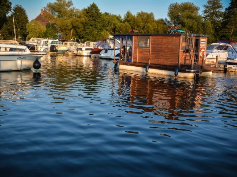 Floss D7 charter bareboat or skippered in  Wolziger See