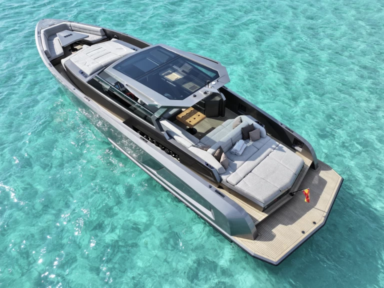 Motorboat hire in Ibiza Town - Vanquish VQ52 - CASA ATLANTIS