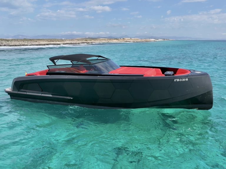 Hire Motorboat Vanquish with a boat licence