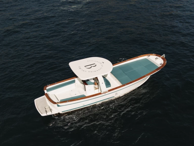 Hire Motorboat with or without skipper Gozzo FPJ Amalfi