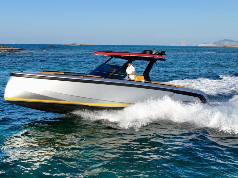 Hire Motorboat Vanquish with a boat licence