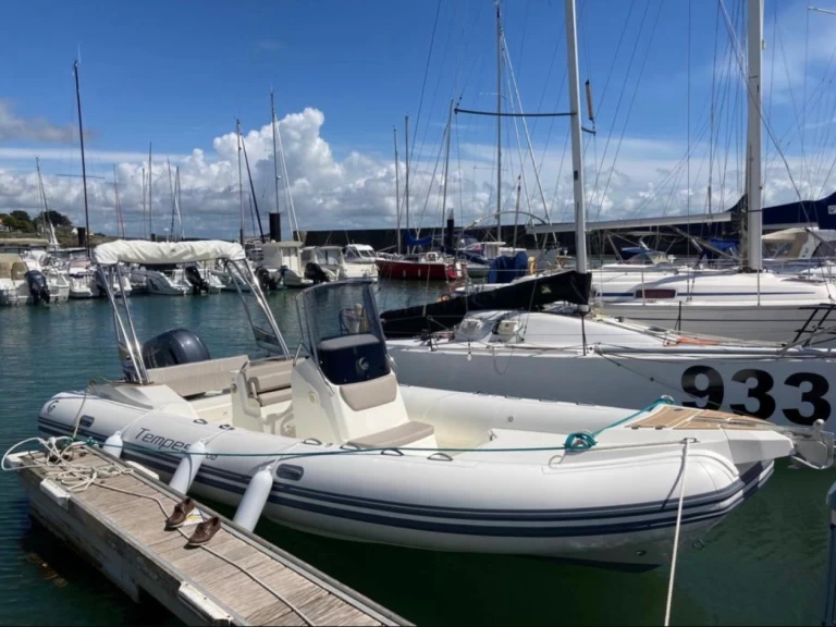 Yacht hire Arzon cheap Tempest 700