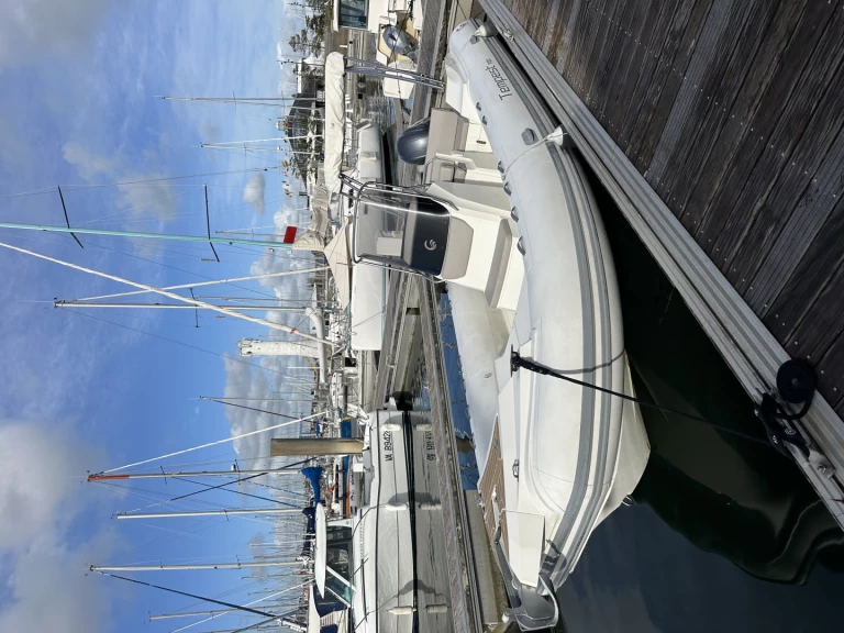RIB hire in Arzon - Capelli Tempest 700