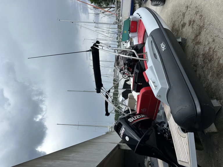 Charter a Thor Thor 6.8 in Arzon on Samboat