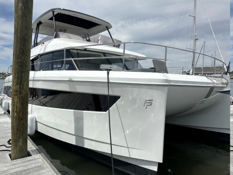 Motorboat to hire Annapolis at the best price