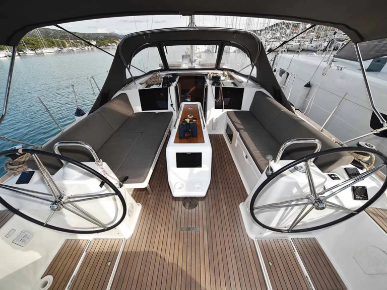 Sailboat to hire Pula at the best price