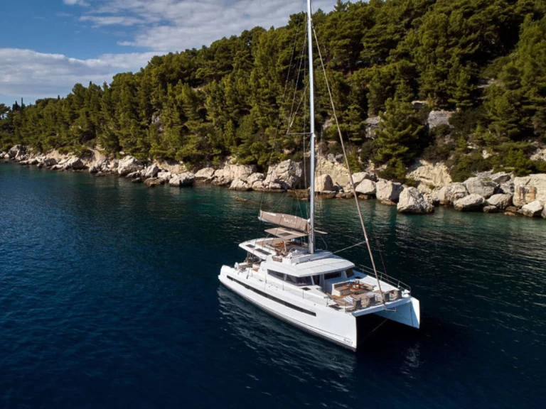 Yacht hire Road Town cheap Bali 5.4