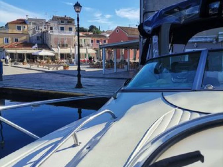 Hire a Monterey Monterey 295 Sport Yacht Parga
