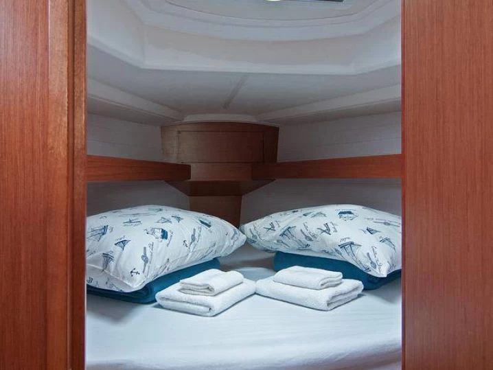 Charter a Bavaria Cruiser 33 in Split on Samboat