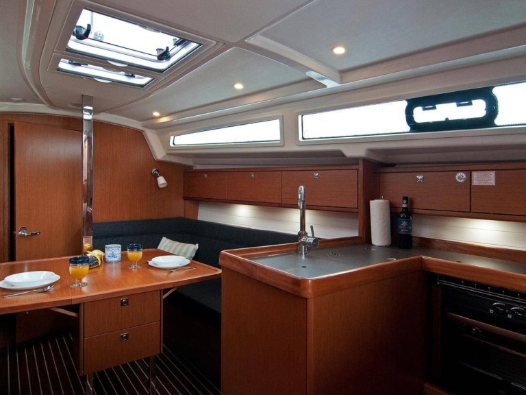 Yacht charter Split - Bavaria Cruiser 34 on SamBoat