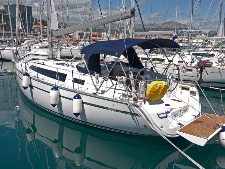 Charter a Bavaria Cruiser 37 in Split on Samboat