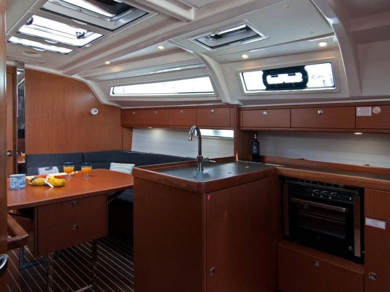 Hire Sailboat Bavaria with a boat licence