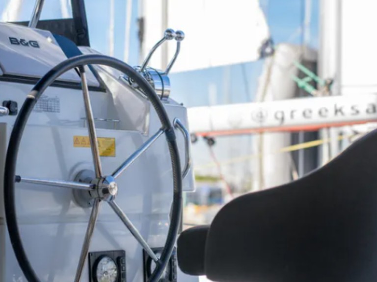 Catamaran to hire Alimos at the best price