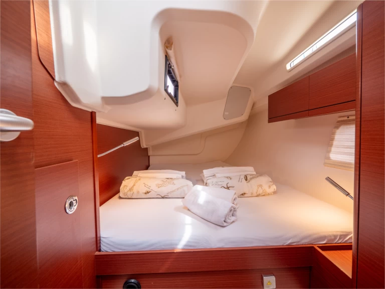 Charter a Hanse Hanse 418 in Split on Samboat