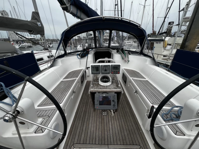 Sailboat to hire Arzon at the best price