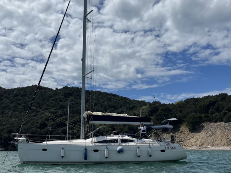 Hire Sailboat Elan with a boat licence