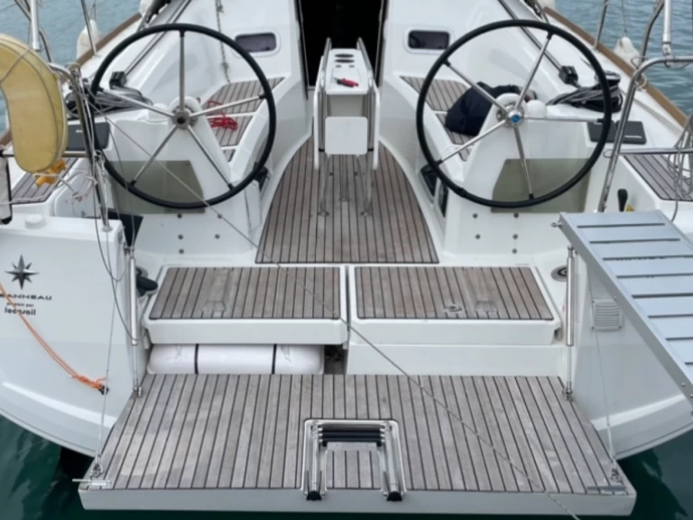 Hire Sailboat with or without skipper Jeanneau Marina di Grosseto