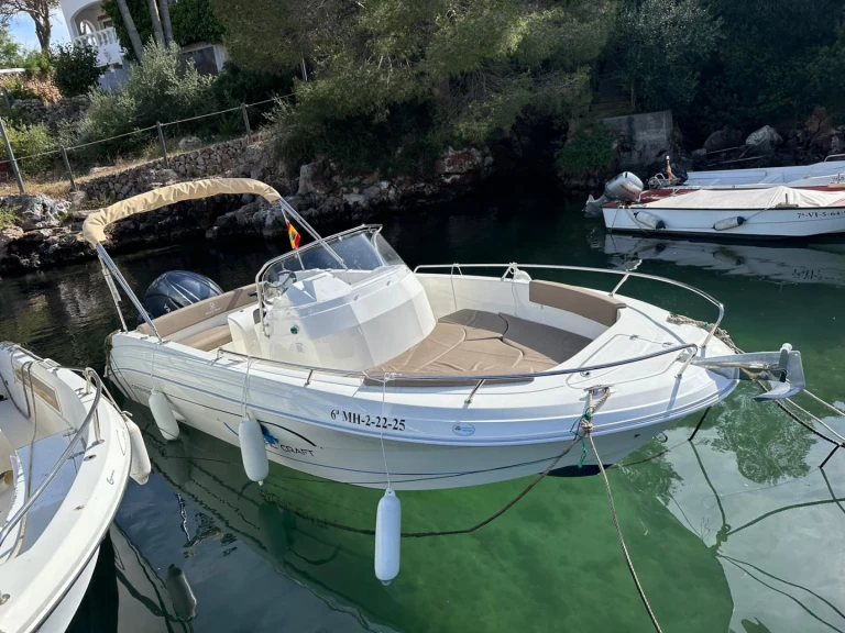 Hire Motorboat Pacific Craft with a boat licence