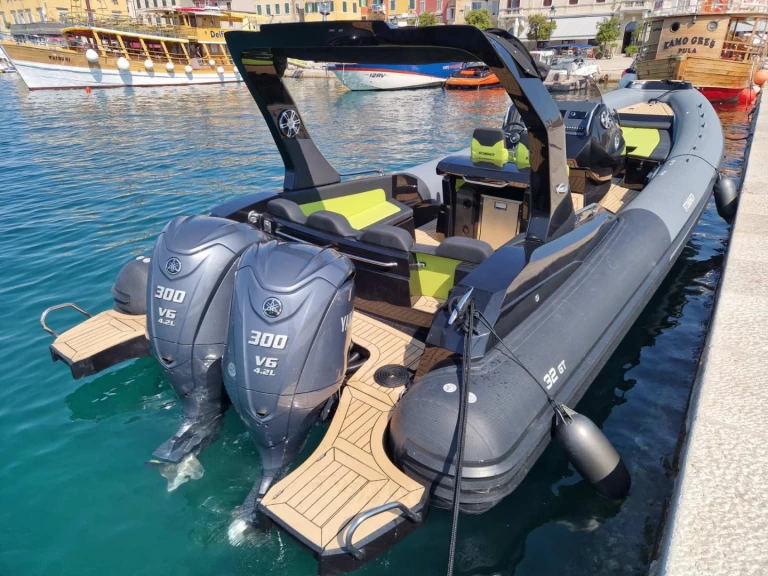 RIB hire in Rovinj - Stingher 32 GT