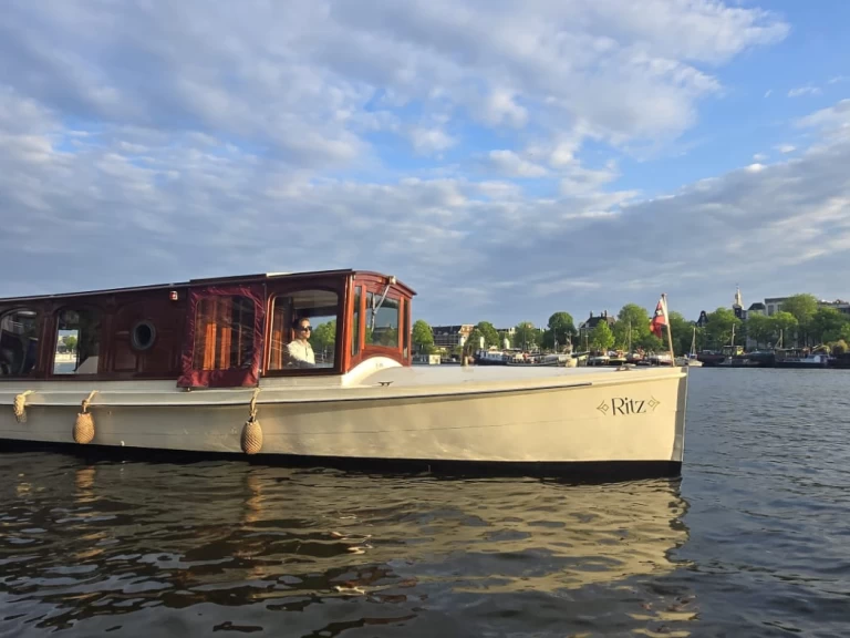 Canal boat to hire Amsterdam at the best price