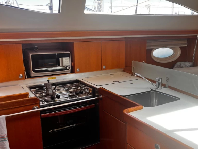 Charter a Elan Impression 434 in Fezzano on Samboat