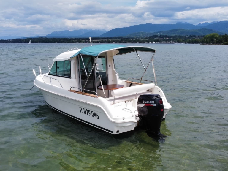 Hire Motorboat with or without skipper Jeanneau Sciez