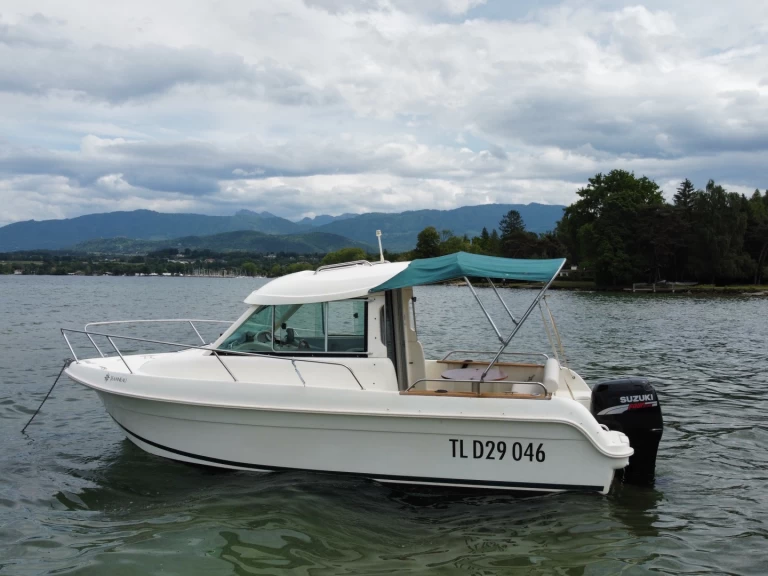 Hire Motorboat Jeanneau with a boat licence
