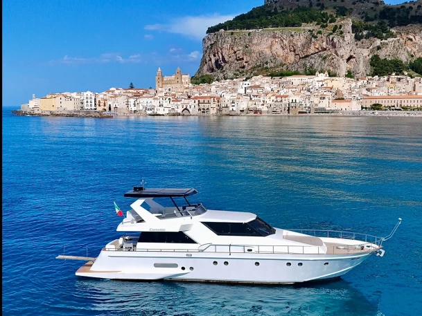 Hire a Canados 58 Cefalù