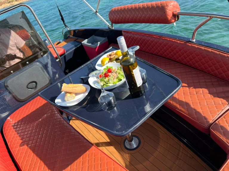 Motorboat to hire Glyfada at the best price