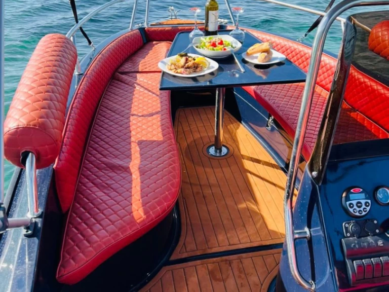 Hire Motorboat ISATEK TEKNE with a boat licence