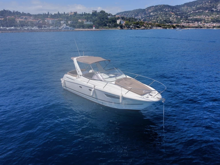 Motorboat hire in Beaulieu-sur-Mer - Jeanneau Leader 8