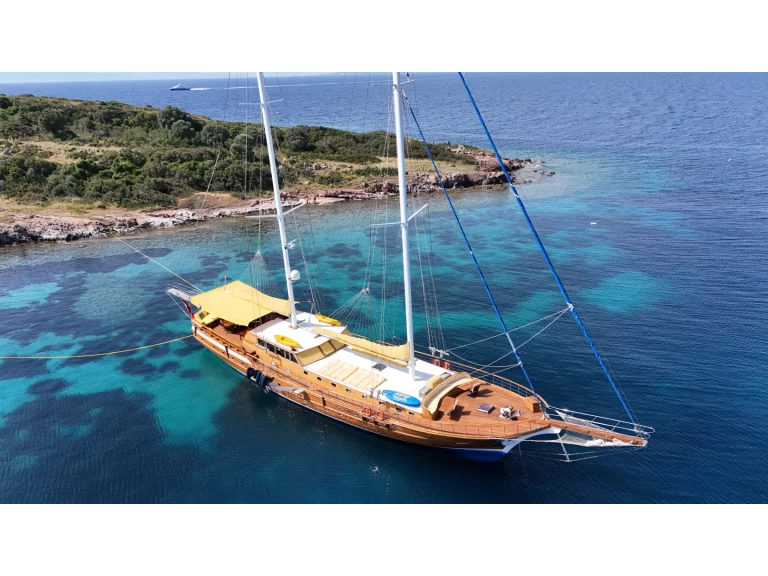 Sailboat to hire Kaş at the best price