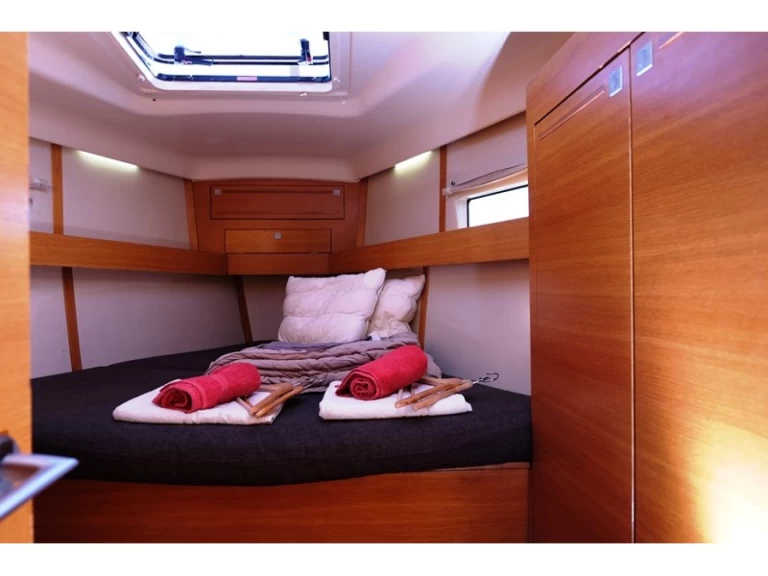 Hire Sailboat with or without skipper Elan Palaio Faliro