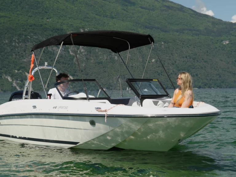 Bayliner ELEMENT 180 XL charter bareboat or skippered in  Port de Mémard