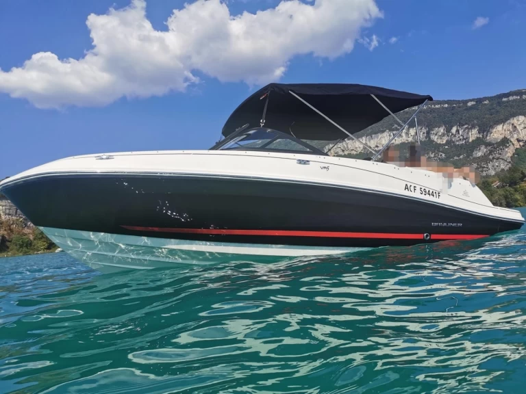 Motorboat hire in Le Bourget-du-Lac - Bayliner BAYLINER VR5
