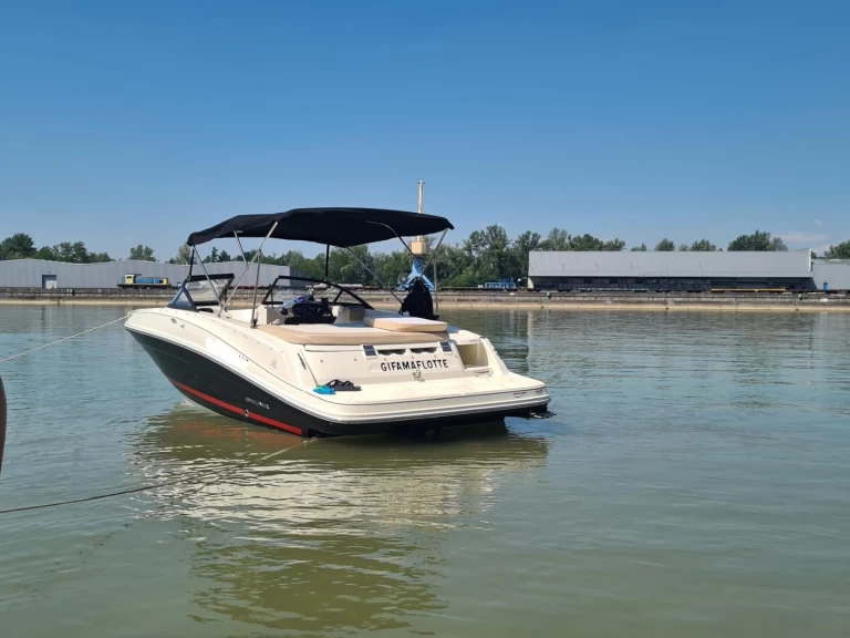 Charter a Bayliner BAYLINER VR5 in Le Bourget-du-Lac on Samboat