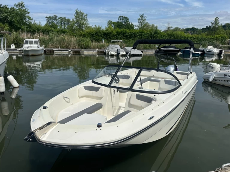Motorboat hire in Viviers-du-Lac - Bayliner Element E7