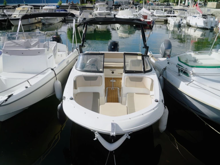 Yacht hire Aix-les-Bains cheap BAYLINER VR4