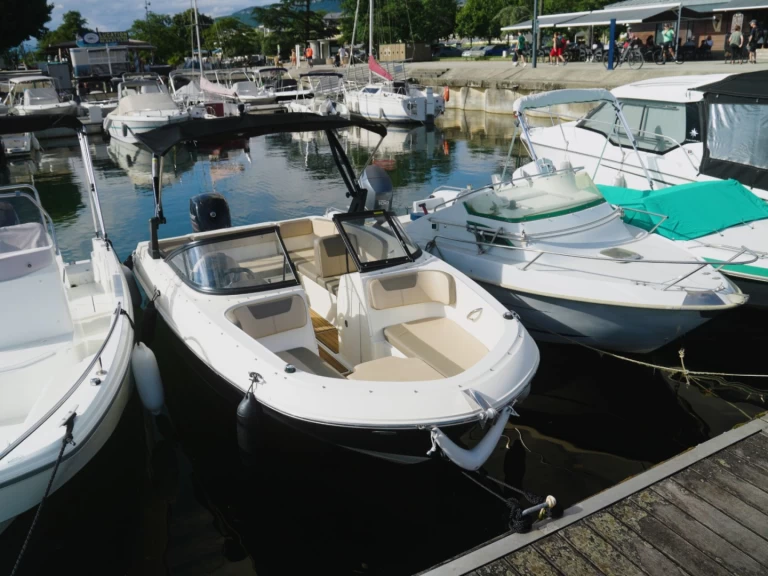 Motorboat hire in Aix-les-Bains - Bayliner BAYLINER VR4