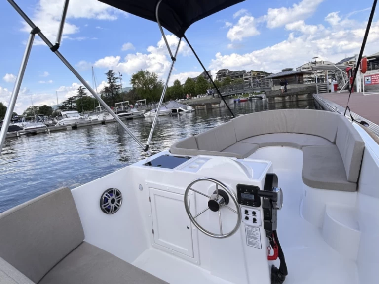 Motorboat to hire Aix-les-Bains at the best price