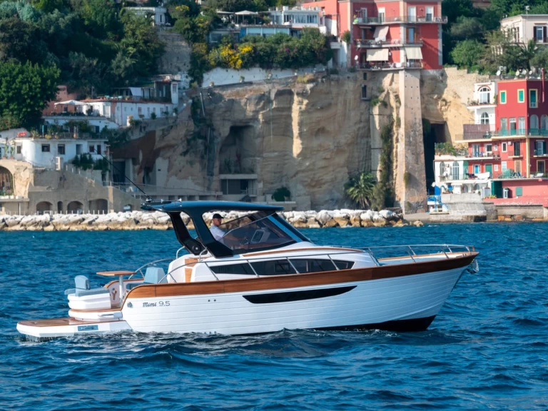 Hire Motorboat Mimi with a boat licence